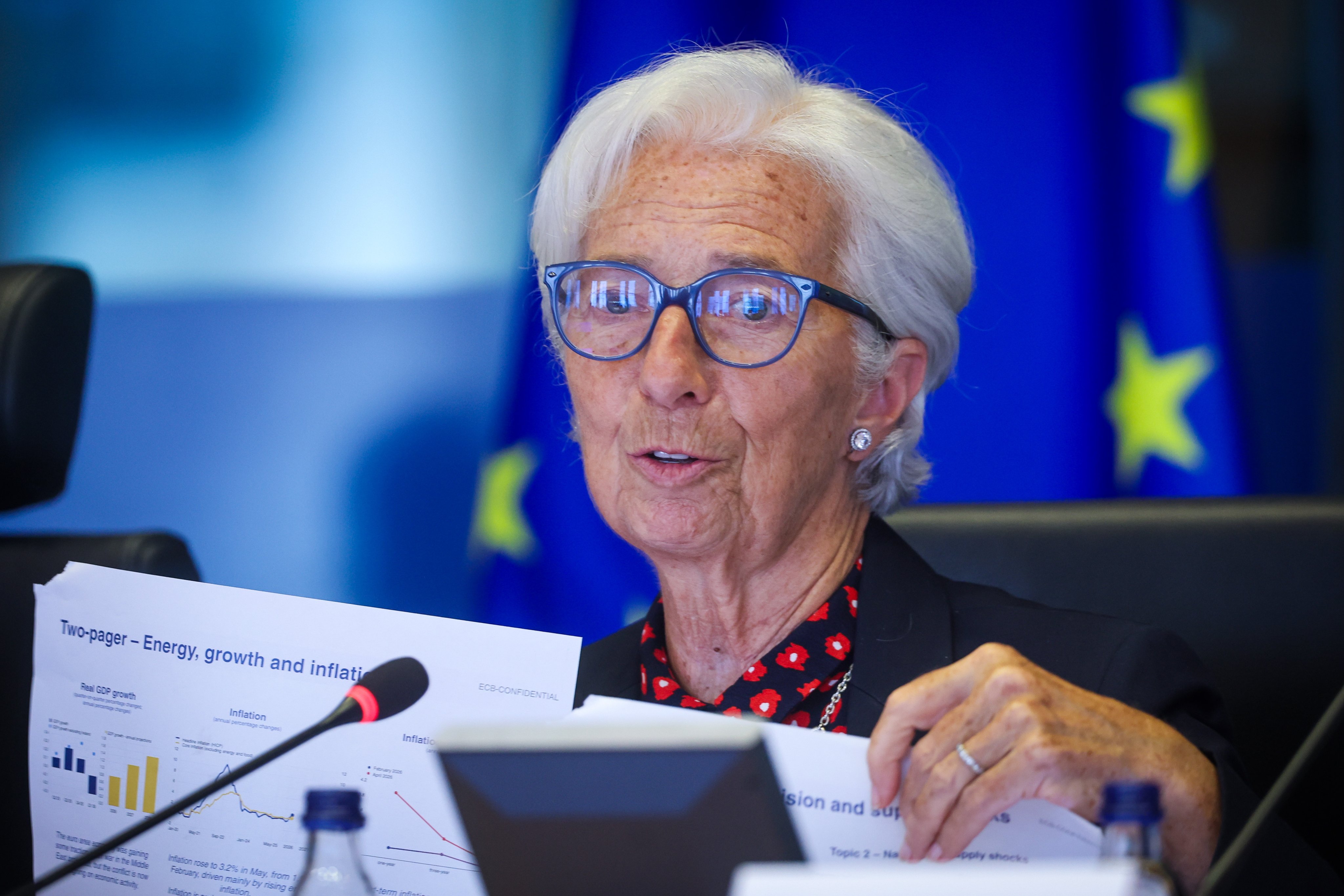 Lagarde Puts Yuan Undervaluation on the Global Agenda While Keeping ECB Powder Dry